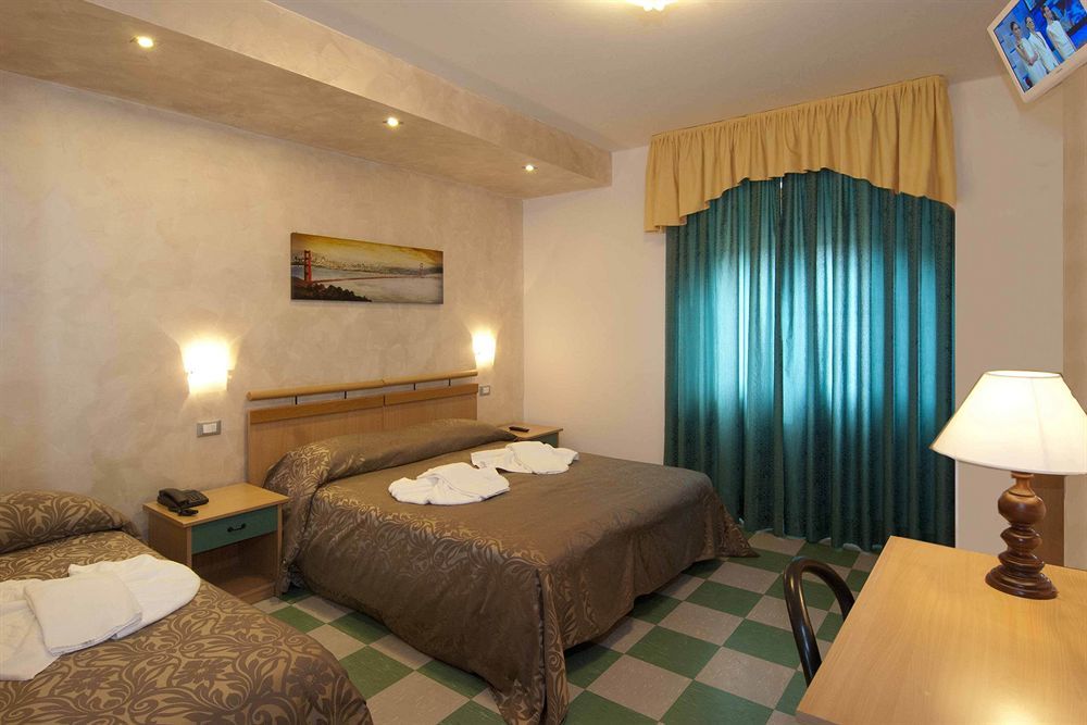 Hotel Italia Гарда Экстерьер фото